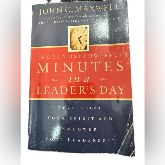 The 21 Most Powerful Minutes in a Leader's Day Book - Picture 1 of 2